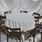 שולחן עגול ל8 אנשים עם כסאות מתקפלים