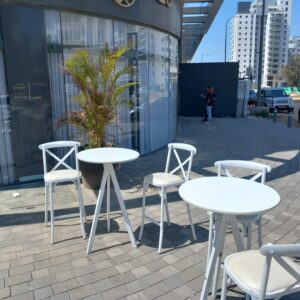 בר לבן כסאות ושולחנות לאירועים